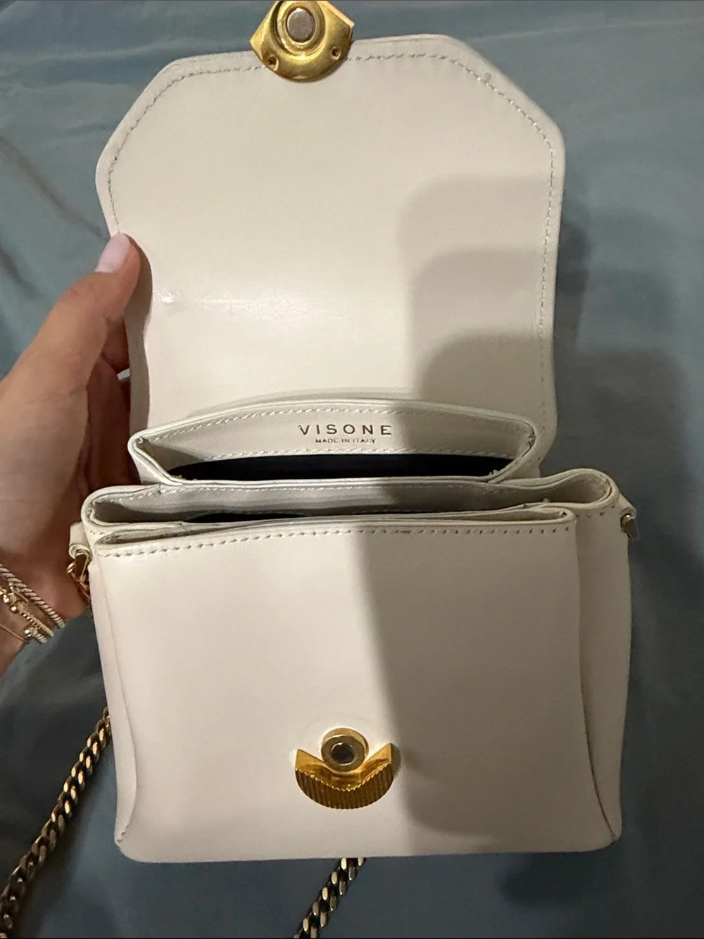Elegant Cream Crossbody with Gold Chain and Textured Flap